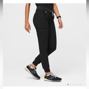 FIGS Zamora Jogger Scrub Pants, size Medium, regular length.